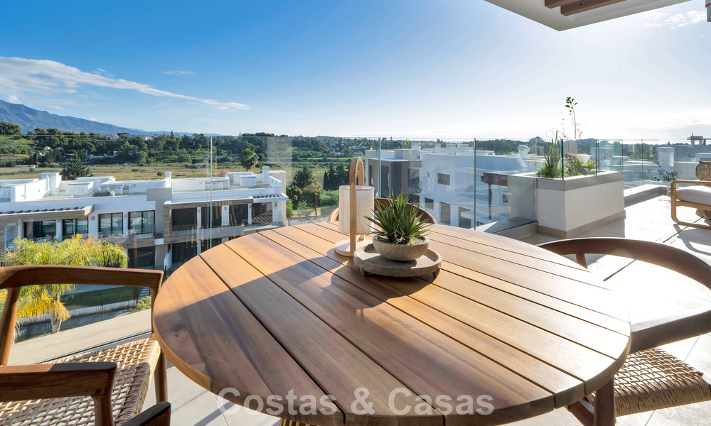 Recent gebouwd penthouse met ruim solarium te koop in een gated complex in Benahavis - Marbella 775470