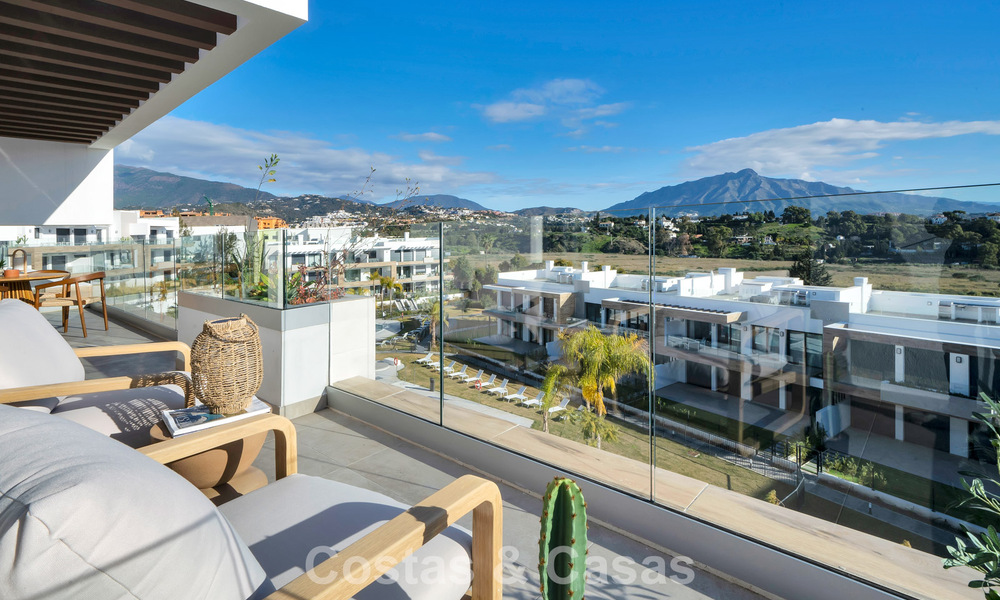 Recent gebouwd penthouse met ruim solarium te koop in een gated complex in Benahavis - Marbella 775473