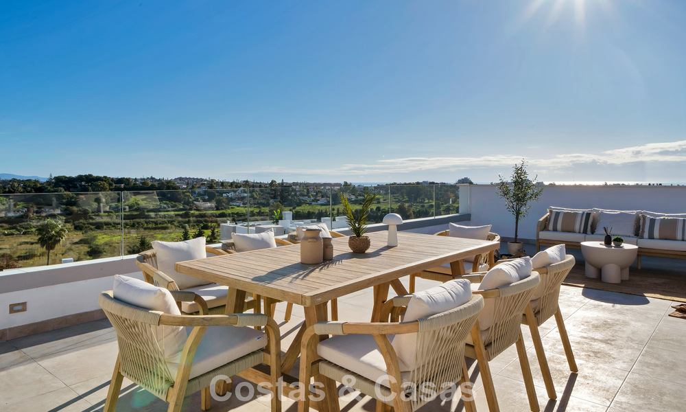 Recent gebouwd penthouse met ruim solarium te koop in een gated complex in Benahavis - Marbella 775476