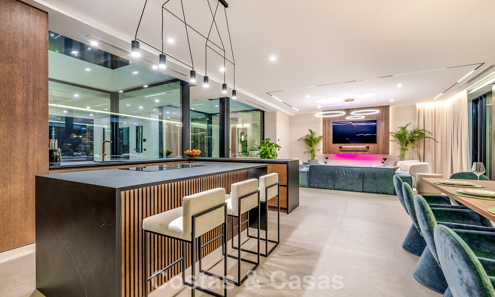 Gesofisticeerde designervilla met magnifiek zeezicht te koop in El Madroñal, Benahavis - Marbella 795616