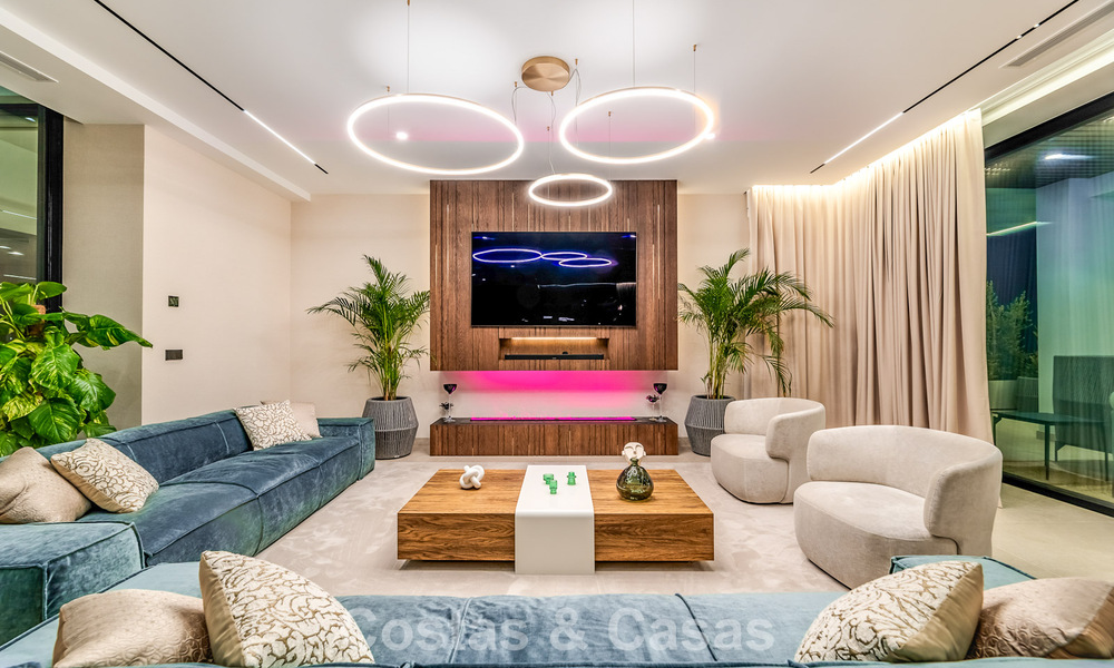 Gesofisticeerde designervilla met magnifiek zeezicht te koop in El Madroñal, Benahavis - Marbella 795617