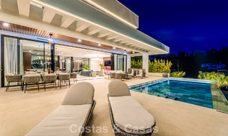 Gesofisticeerde designervilla met magnifiek zeezicht te koop in El Madroñal, Benahavis - Marbella 795621 