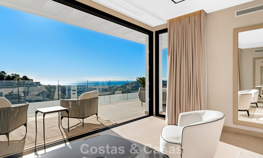 Gesofisticeerde designervilla met magnifiek zeezicht te koop in El Madroñal, Benahavis - Marbella 795644
