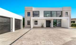 Gesofisticeerde designervilla met magnifiek zeezicht te koop in El Madroñal, Benahavis - Marbella 795654 