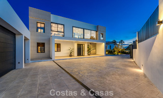 Geavanceerde designervilla met prachtig zeezicht te koop in El Madroñal, Benahavis - Marbella 796843 