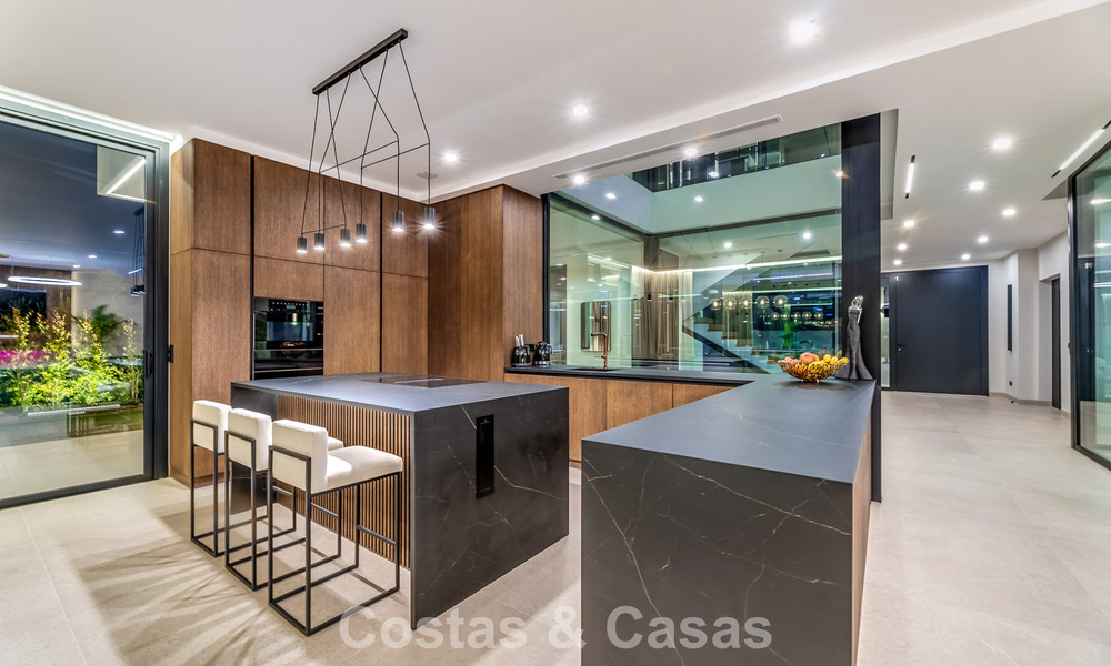 Geavanceerde designervilla met prachtig zeezicht te koop in El Madroñal, Benahavis - Marbella 796847