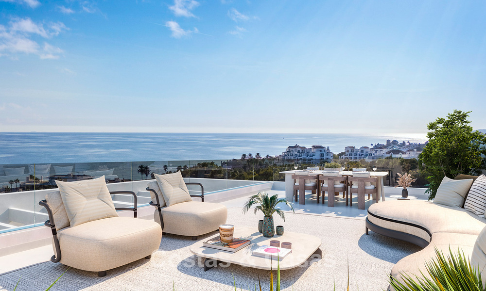 Moderne nieuwbouwappartementen te koop dicht bij het strand en met zeezicht in Estepona West 775322