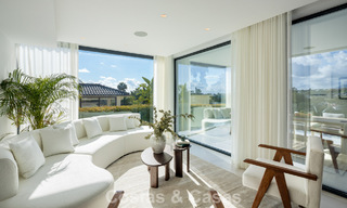 Luxueuze villa in moderne stijl te koop, grenzend aan de golfbaan in Nueva Andalucia, Marbella 775537 