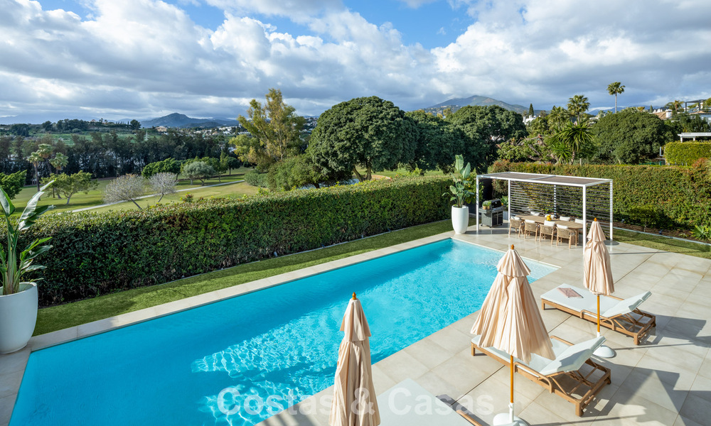 Luxueuze villa in moderne stijl te koop, grenzend aan de golfbaan in Nueva Andalucia, Marbella 775547