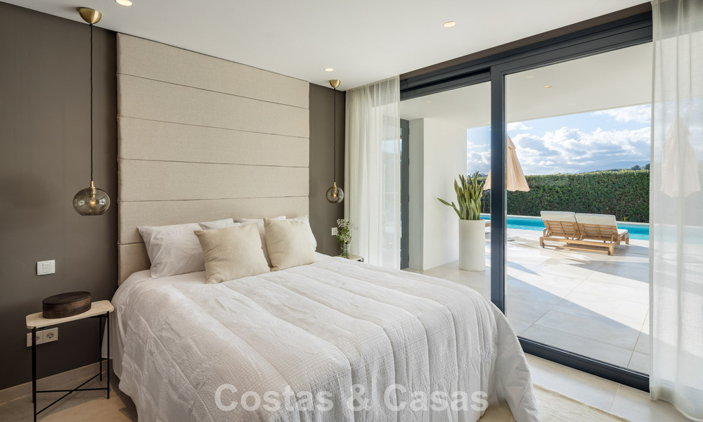 Luxueuze villa in moderne stijl te koop, grenzend aan de golfbaan in Nueva Andalucia, Marbella 775550