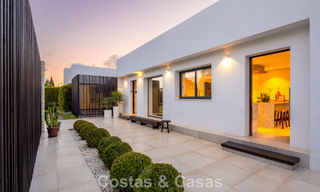 Luxueuze villa in moderne stijl te koop, grenzend aan de golfbaan in Nueva Andalucia, Marbella 775559 