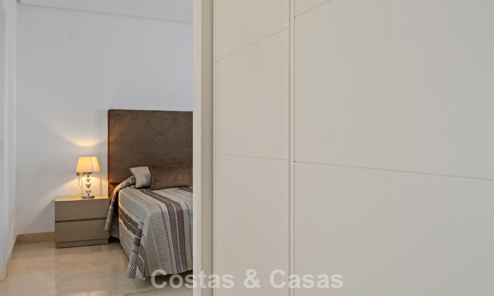 Instapklaar penthouse met panoramisch zeezicht in een mediterraan complex te koop in Benahavis - Marbella 775759