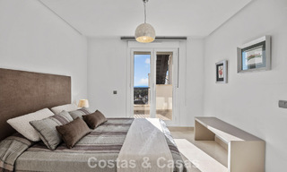 Instapklaar penthouse met panoramisch zeezicht in een mediterraan complex te koop in Benahavis - Marbella 775760 