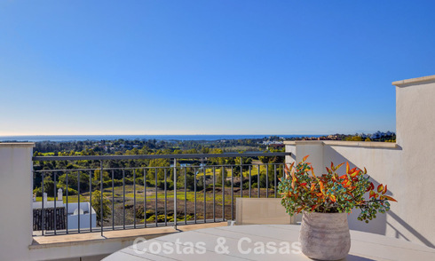 Instapklaar penthouse met panoramisch zeezicht in een mediterraan complex te koop in Benahavis - Marbella 775770