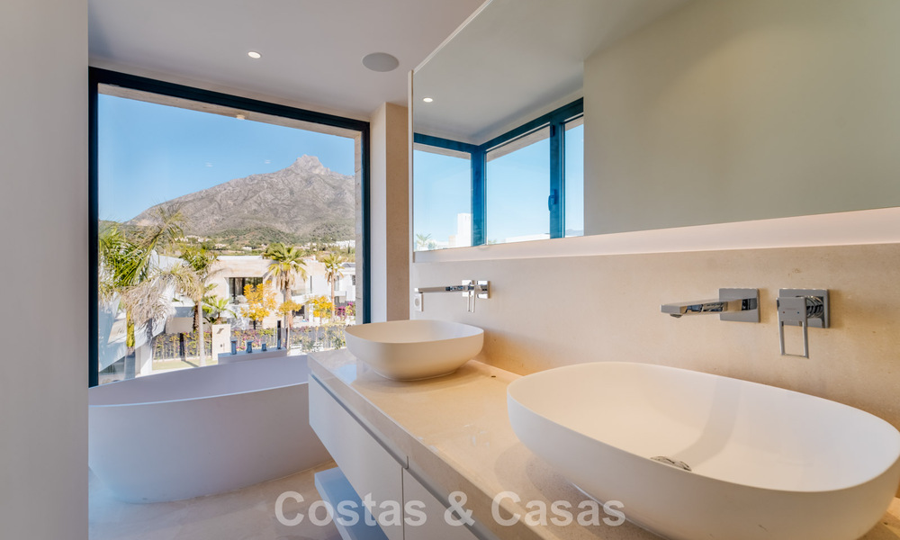 Geavanceerde luxevilla te koop in een exclusieve gated community op Marbella’s prestigieuze Golden Mile 775564