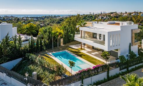 Geavanceerde luxevilla te koop in een exclusieve gated community op Marbella’s prestigieuze Golden Mile 775568