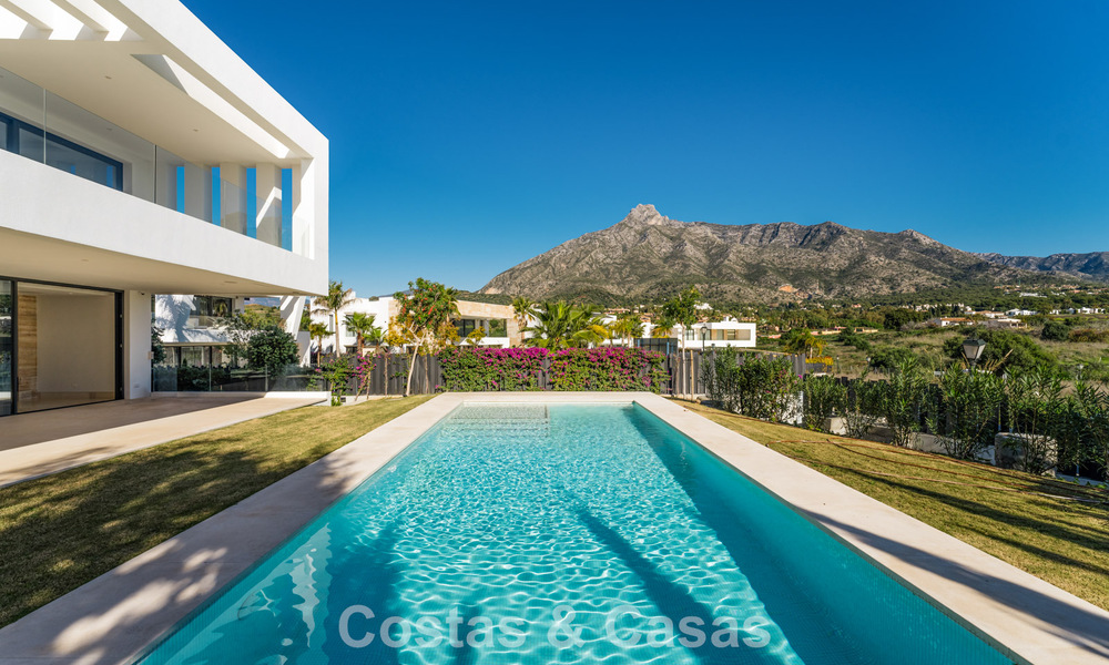 Geavanceerde luxevilla te koop in een exclusieve gated community op Marbella’s prestigieuze Golden Mile 775570