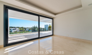 Geavanceerde luxevilla te koop in een exclusieve gated community op Marbella’s prestigieuze Golden Mile 775574 