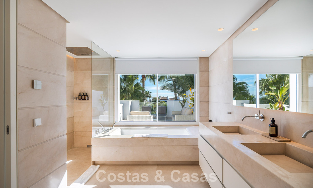 Luxueus gerenoveerd duplex penthouse te koop, in Puente Romano op de Golden Mile van Marbella 775597