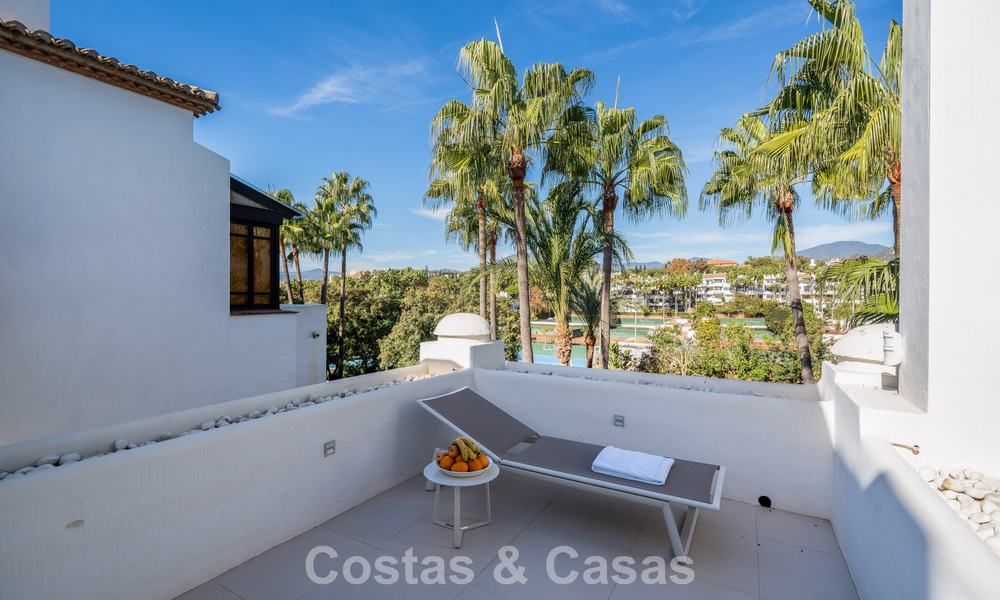 Luxueus gerenoveerd duplex penthouse te koop, in Puente Romano op de Golden Mile van Marbella 775622
