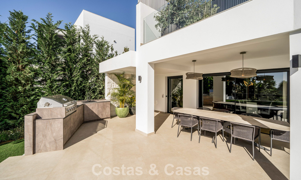 Moderne mediterrane villa met eigentijdse invloeden te koop aan Marbella’s Golden Mile 775631