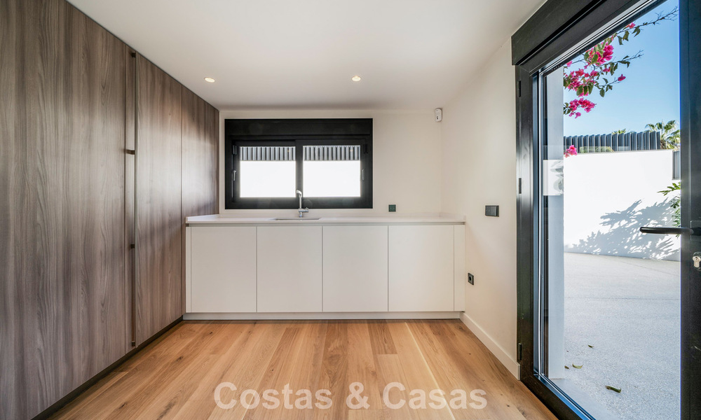 Moderne mediterrane villa met eigentijdse invloeden te koop aan Marbella’s Golden Mile 775643