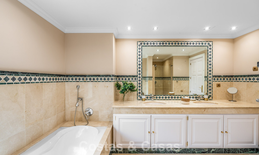 Royale Mediterrane luxevilla met veel slaapkamers en spectaculaire vergezichten te koop in Benahavis - Marbella 775680