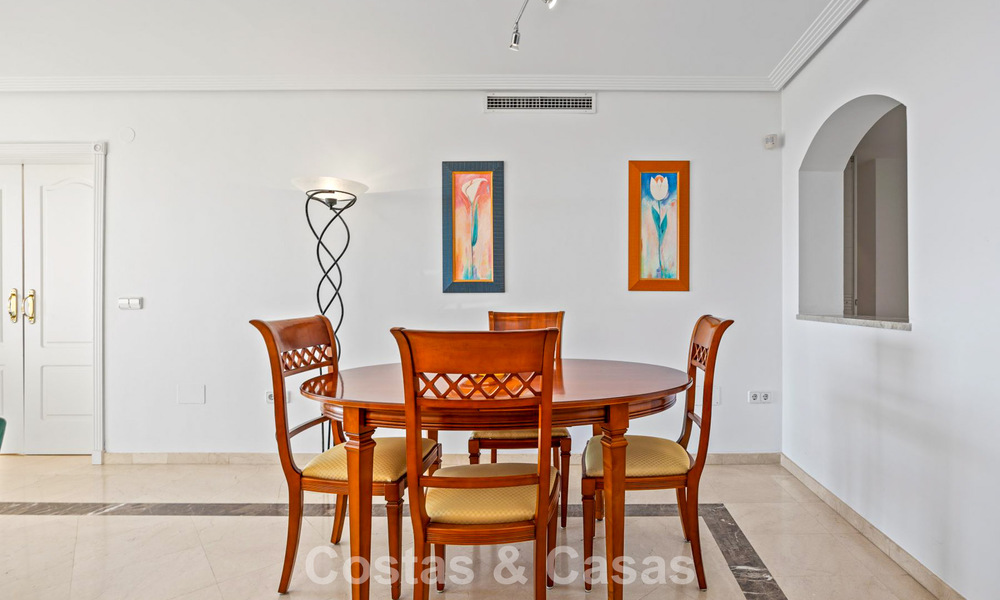 Instapklaar, ruim 3-slaapkamer appartement te koop omringd door golfbanen in Benahavis - Marbella 775709