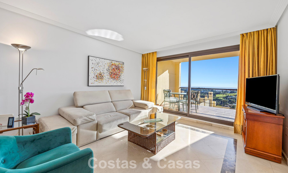 Instapklaar, ruim 3-slaapkamer appartement te koop omringd door golfbanen in Benahavis - Marbella 775722
