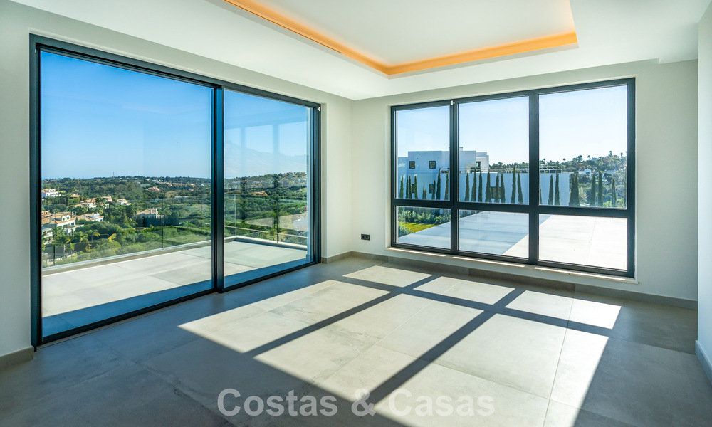 Gloednieuwe, moderne luxevilla te koop in vooraanstaande, omsloten community van Sotogrande, Costa del Sol 775730
