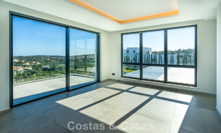 Gloednieuwe, moderne luxevilla te koop in vooraanstaande, omsloten community van Sotogrande, Costa del Sol 775730 