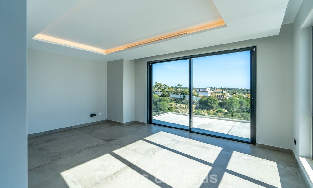 Gloednieuwe, moderne luxevilla te koop in vooraanstaande, omsloten community van Sotogrande, Costa del Sol 775731