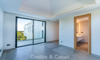 Gloednieuwe, moderne luxevilla te koop in vooraanstaande, omsloten community van Sotogrande, Costa del Sol 775735 