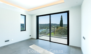 Gloednieuwe, moderne luxevilla te koop in vooraanstaande, omsloten community van Sotogrande, Costa del Sol 775736 