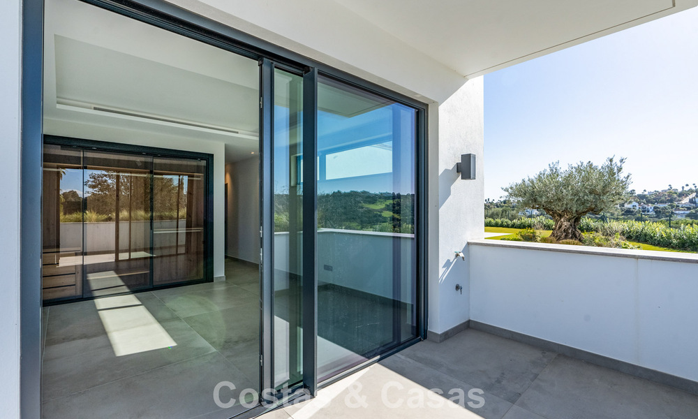 Gloednieuwe, moderne luxevilla te koop in vooraanstaande, omsloten community van Sotogrande, Costa del Sol 775737