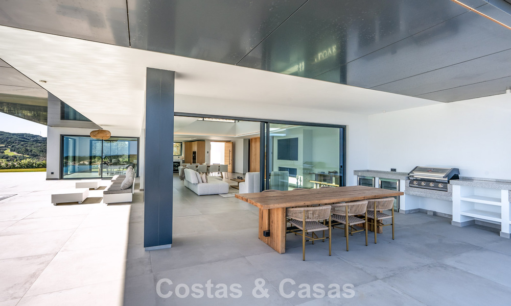 Gloednieuwe, moderne luxevilla te koop in vooraanstaande, omsloten community van Sotogrande, Costa del Sol 775740