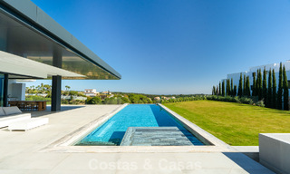 Gloednieuwe, moderne luxevilla te koop in vooraanstaande, omsloten community van Sotogrande, Costa del Sol 775745 