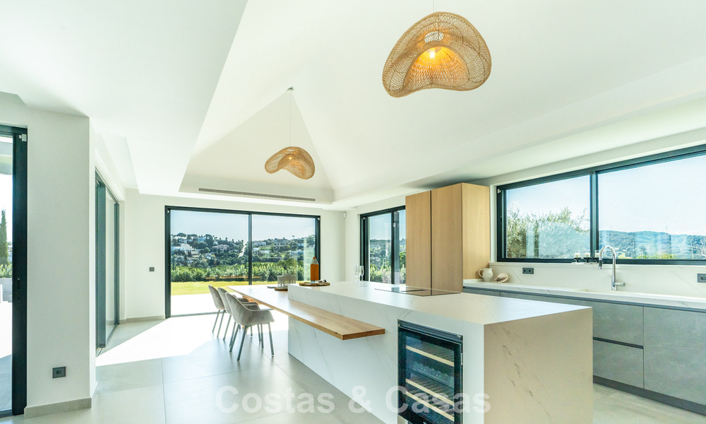 Gloednieuwe, moderne luxevilla te koop in vooraanstaande, omsloten community van Sotogrande, Costa del Sol 775748