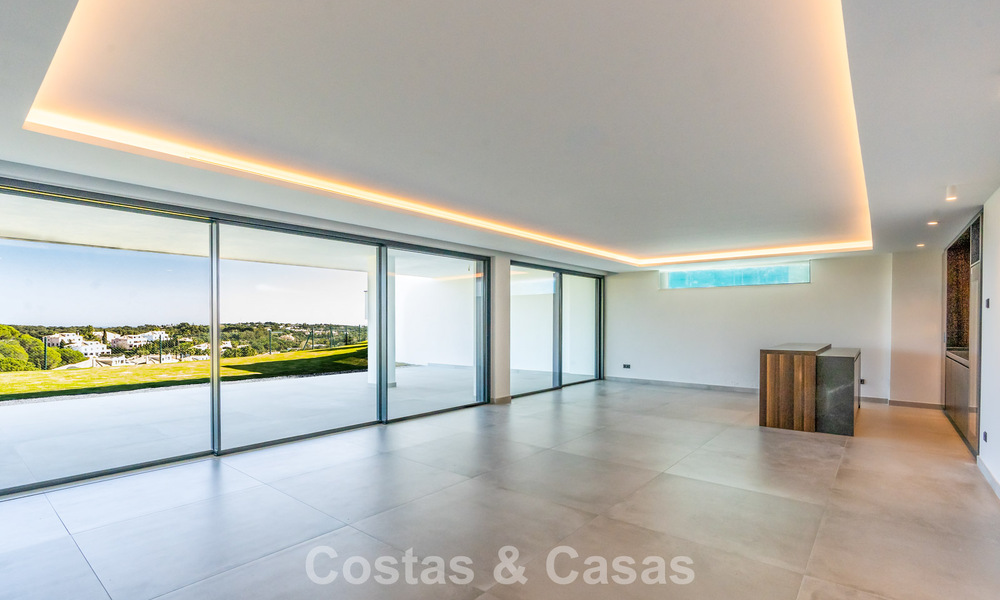 Gloednieuwe, moderne luxevilla te koop in vooraanstaande, omsloten community van Sotogrande, Costa del Sol 775751