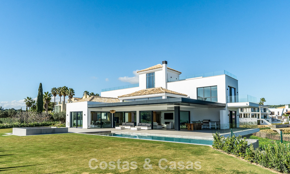 Gloednieuwe, moderne luxevilla te koop in vooraanstaande, omsloten community van Sotogrande, Costa del Sol 775753