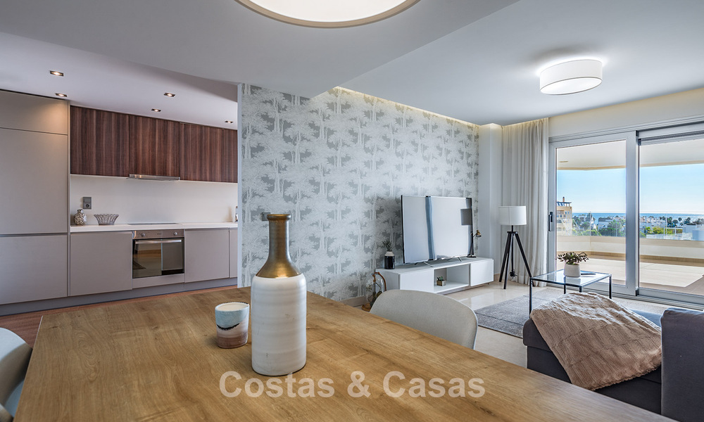 Beachside, eigentijds penthouse met groot solarium te koop in een modern complex in San Pedro, Marbella 775788