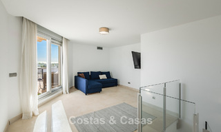 Beachside, eigentijds penthouse met groot solarium te koop in een modern complex in San Pedro, Marbella 775801 