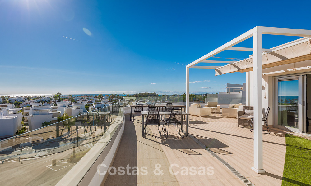 Beachside, eigentijds penthouse met groot solarium te koop in een modern complex in San Pedro, Marbella 775803