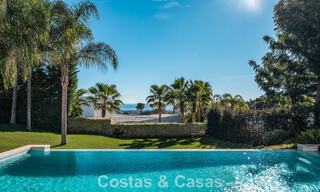 Modernistische luxevilla met zeezicht te koop in de exclusieve en beveiligde omgeving van El Madroñal, Marbella - Benahavis 775921 