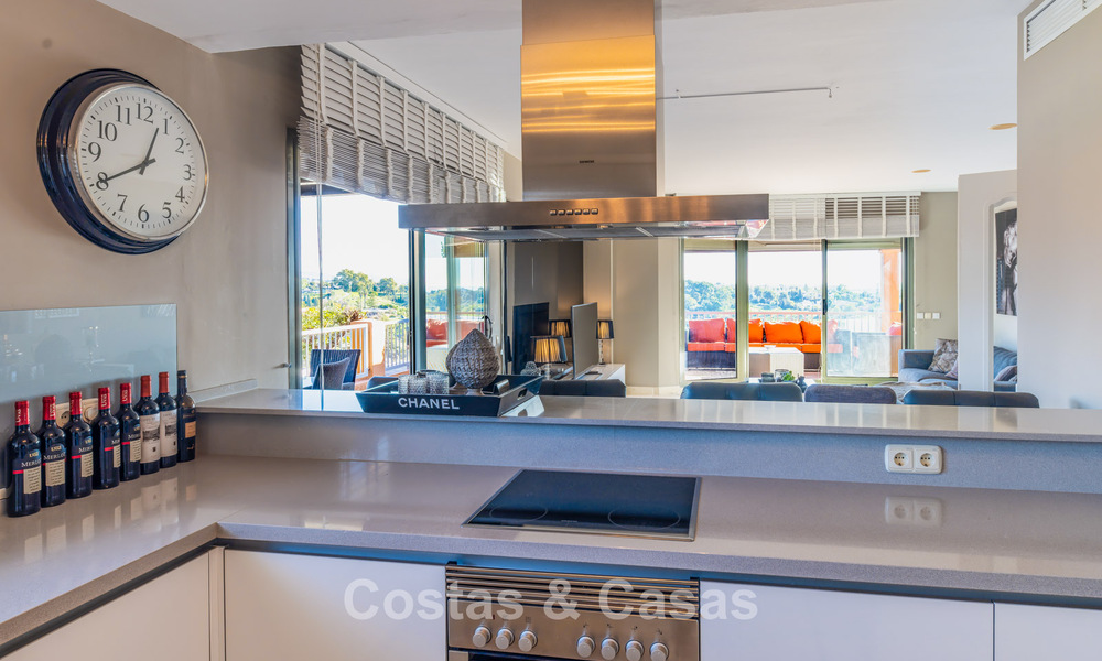 Schitterend penthouse met panoramische uitzichten te koop in een gated complex van Marbella - Benahavis 775855