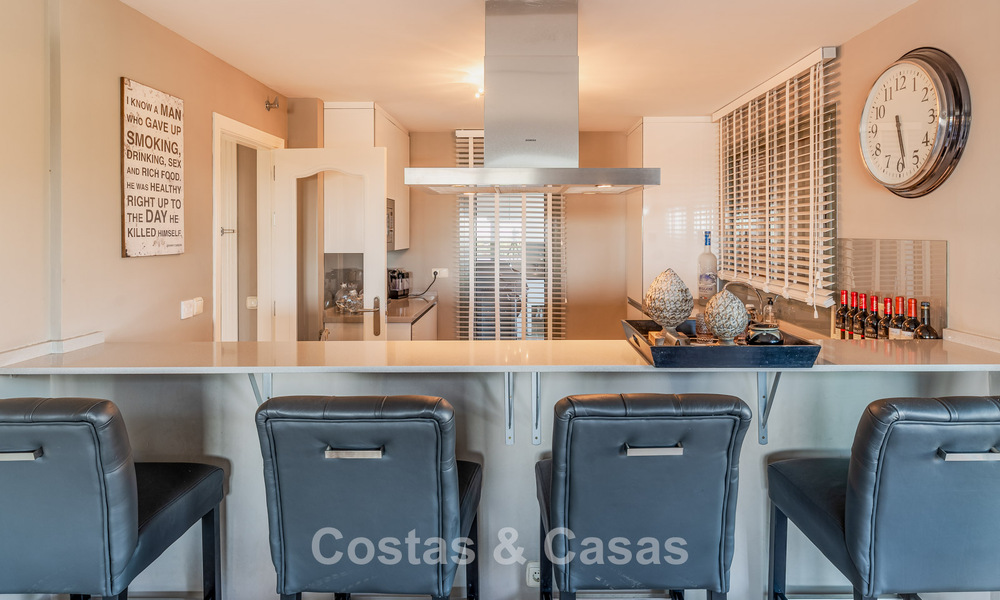 Schitterend penthouse met panoramische uitzichten te koop in een gated complex van Marbella - Benahavis 775871