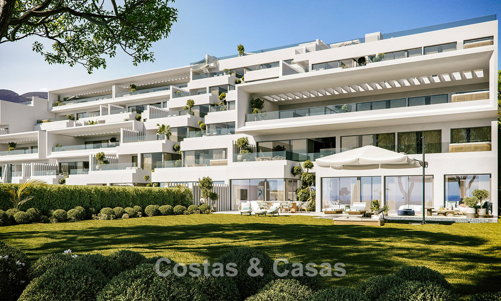 Elegante off-plan appartementen te koop op een steenworp van een grote blauwe lagune aan de Costa del Sol 776168