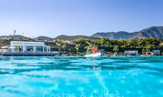 Elegante off-plan appartementen te koop op een steenworp van een grote blauwe lagune aan de Costa del Sol 776181 
