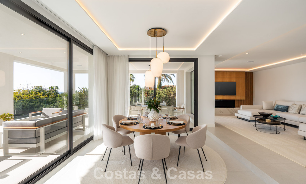 Luxueus gerenoveerde villa te koop op een steenworp van het strand in Oost Marbella 776381