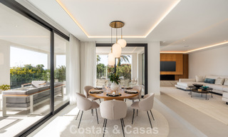 Luxueus gerenoveerde villa te koop op een steenworp van het strand in Oost Marbella 776381 